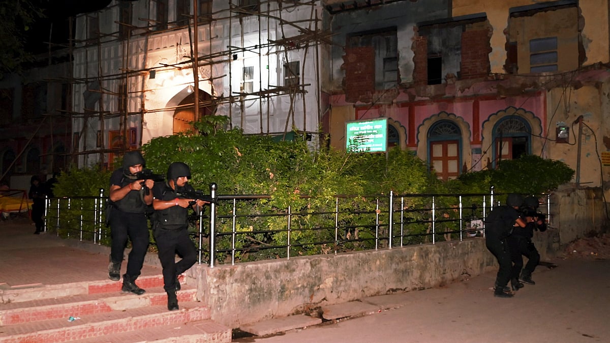 PTI : NSG commandoes during a security mock drill near Dashrath Bhawan in Ayodhya, Friday, July 19, 2024